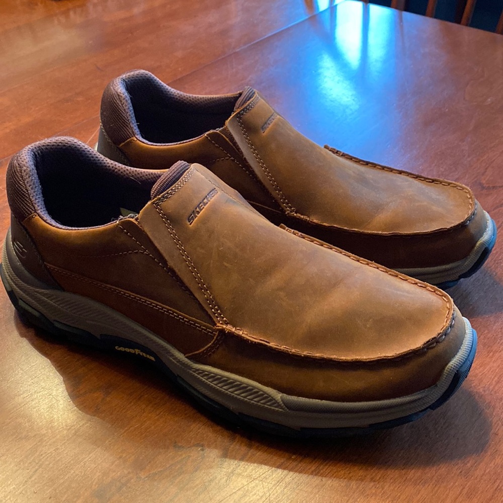 Mens slip on leather sketchers